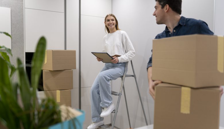 Fachowcy od przeprowadzek międzynarodowych w Warszawie zabezpieczają mienie i organizują transport bez stresu i uszkodzeń.