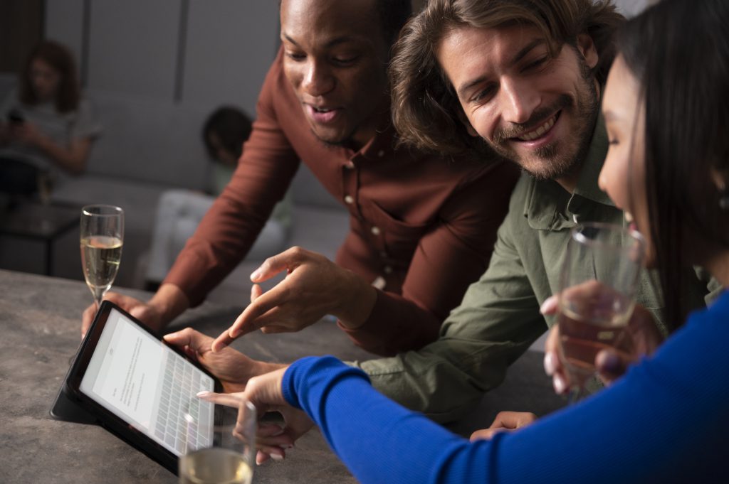 Nowoczesne miejsce na spotkania biznesowe w Krakowie – klub nocny łączący profesjonalizm z nieformalną atmosferą sprzyjającą networkingu.