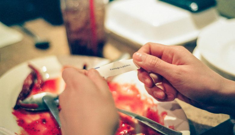 Czego nie mówić w restauracji za granicą?